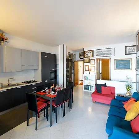Panorama Apartment *